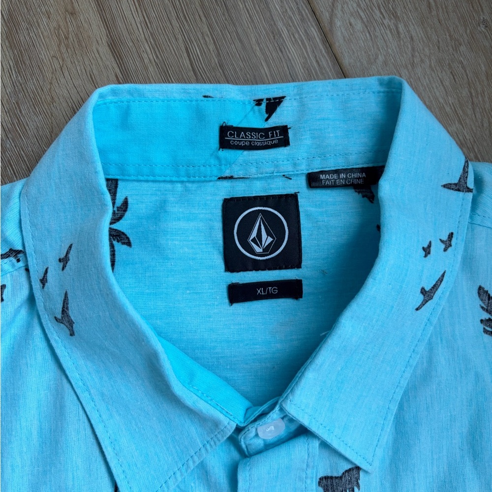 Volcom Men's Blue Short Sleeve Palm-Print Button Down Shirt - Picture 3 of 5
